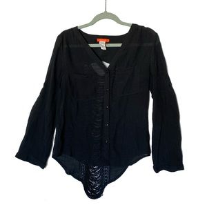 Banjul button up top